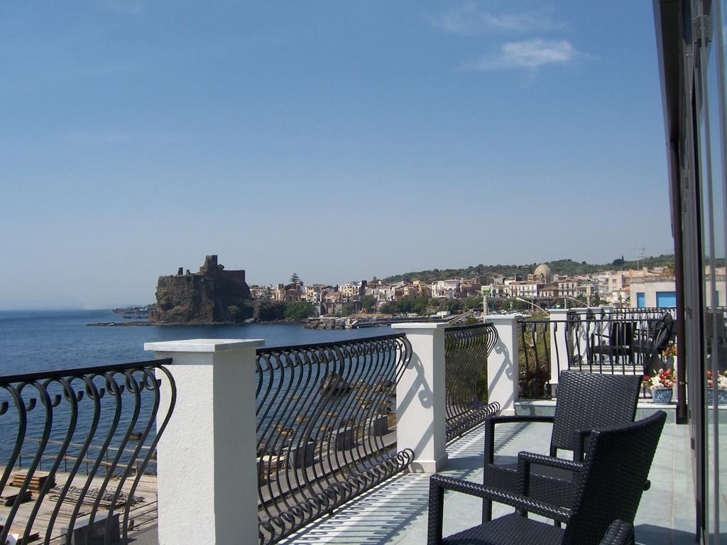 Bed and Breakfast La Terrazza Aci Castello Exterior foto