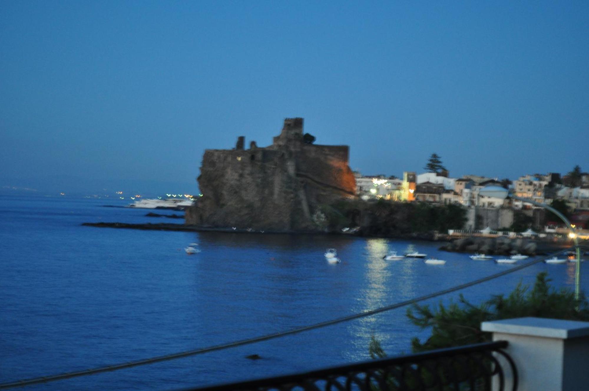 Bed and Breakfast La Terrazza Aci Castello Exterior foto