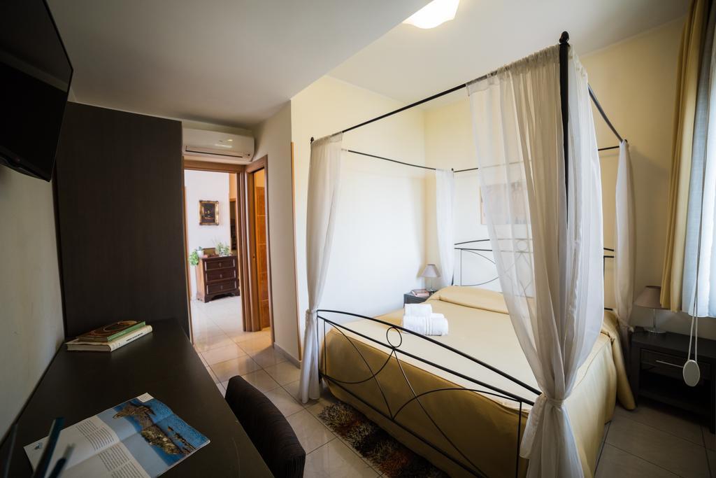Bed and Breakfast La Terrazza Aci Castello Exterior foto