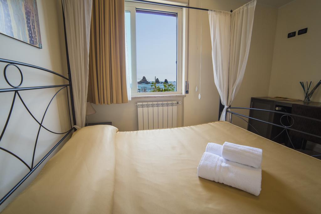Bed and Breakfast La Terrazza Aci Castello Exterior foto
