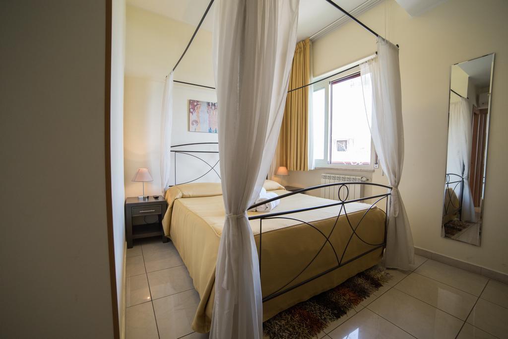 Bed and Breakfast La Terrazza Aci Castello Exterior foto